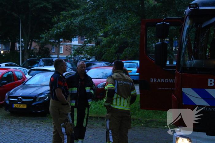 Brandweer controleert auto na melding van rook