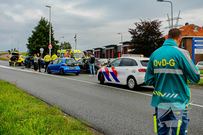 Traumateam ingezet na botsing tussen twee voertuigen