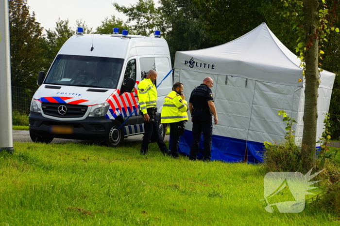 Bestuurder komt om bij auto te water