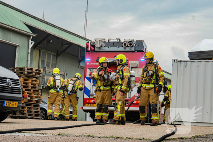 Veel schade bij brand in timmerwerkplaats