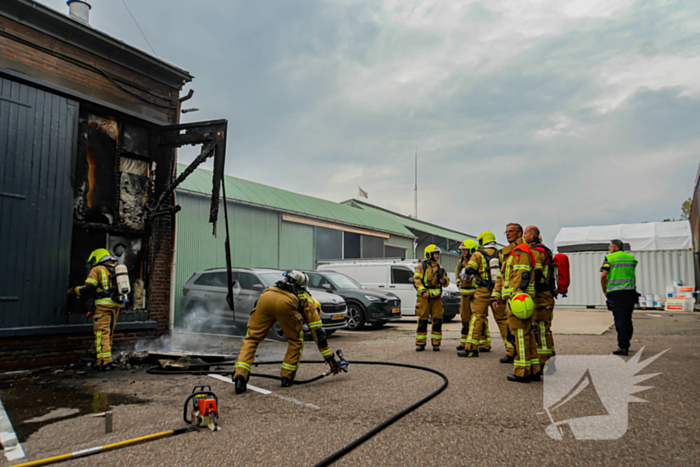 Veel schade bij brand in timmerwerkplaats