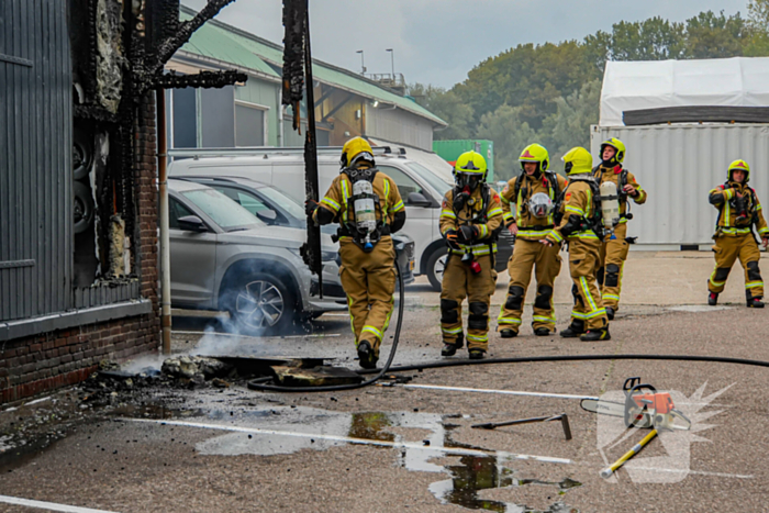 Veel schade bij brand in timmerwerkplaats