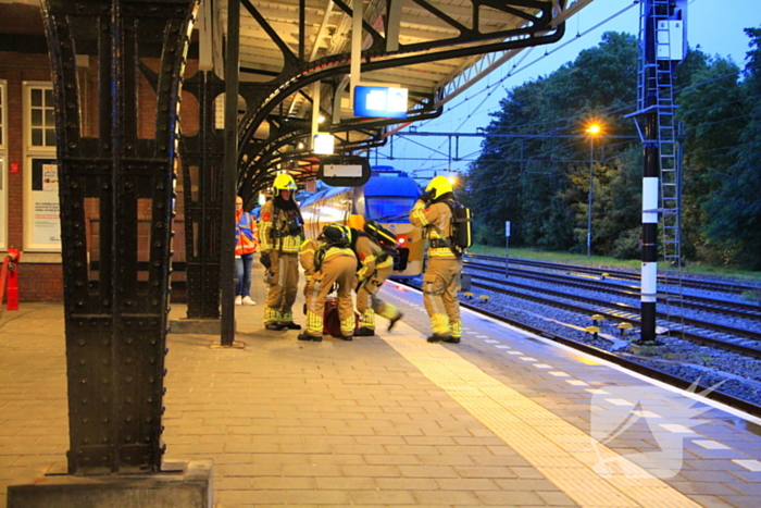 Persoon bevrijdt uit attractie tijdens grote oefening