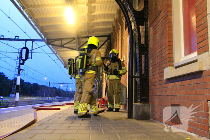 Persoon bevrijdt uit attractie tijdens grote oefening