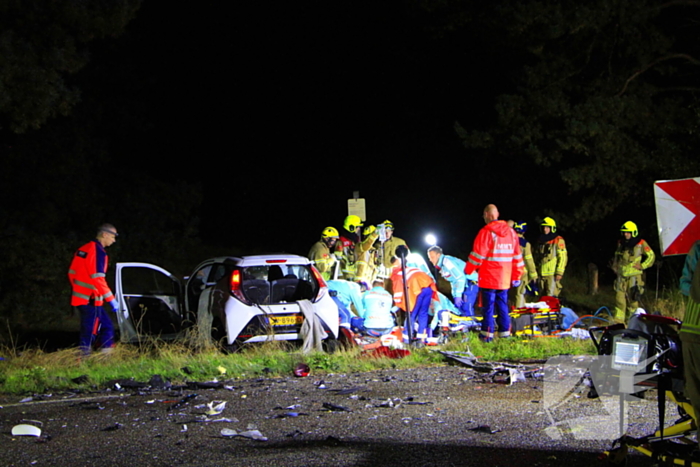 Meerdere gewonden na frontale botsing tussen auto's