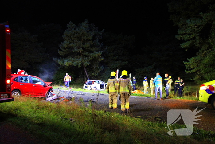 Meerdere gewonden na frontale botsing tussen auto's