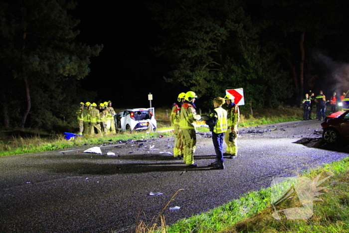 Meerdere gewonden na frontale botsing tussen auto's