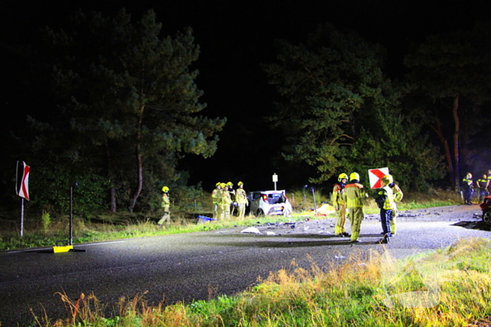 Meerdere gewonden na frontale botsing tussen auto's