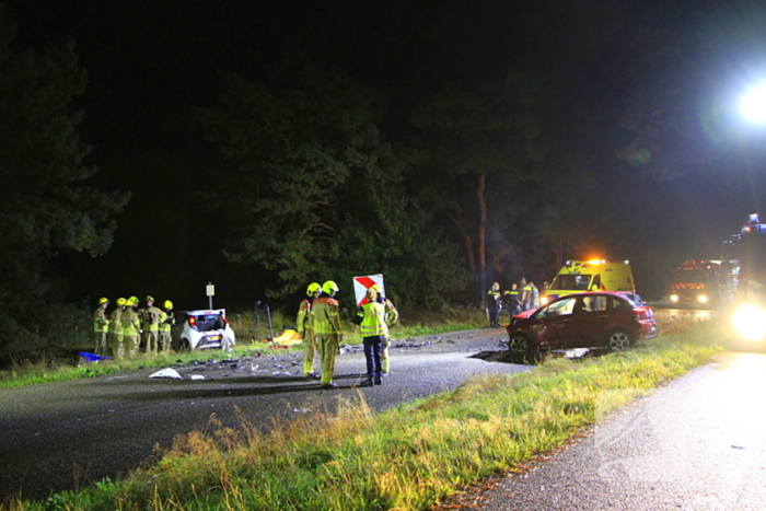 Meerdere gewonden na frontale botsing tussen auto's