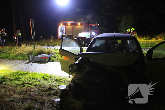 Meerdere gewonden na frontale botsing tussen auto's