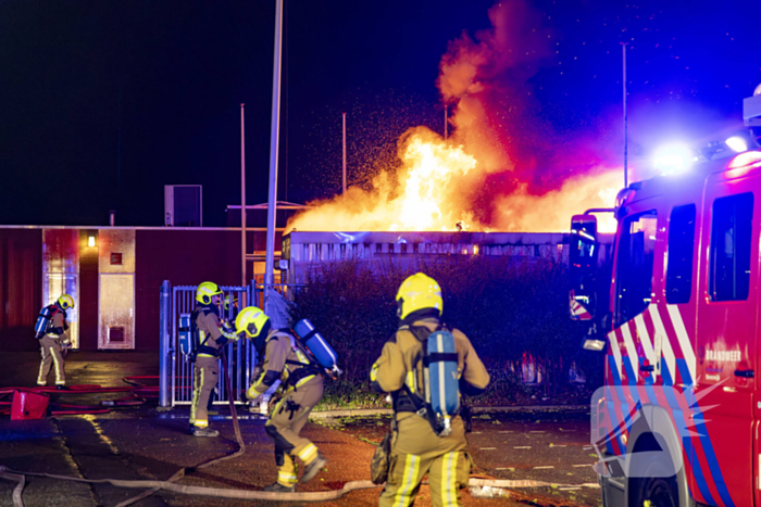 Flinke vlammen bij uitslaande brand