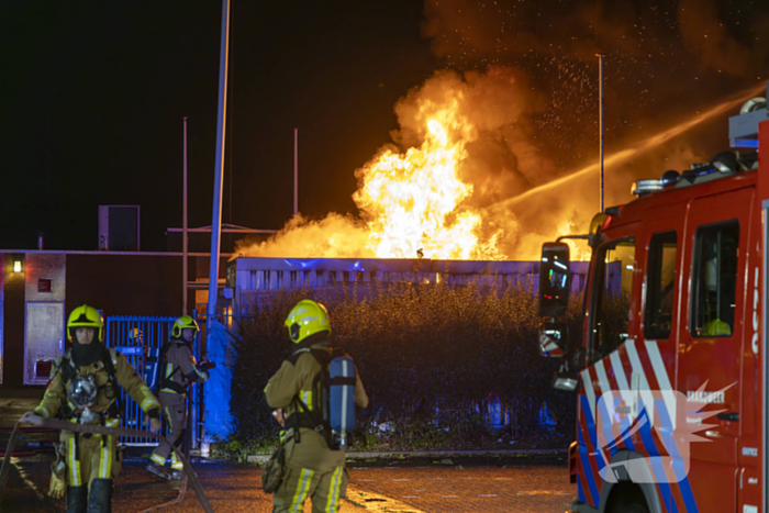 Flinke vlammen bij uitslaande brand