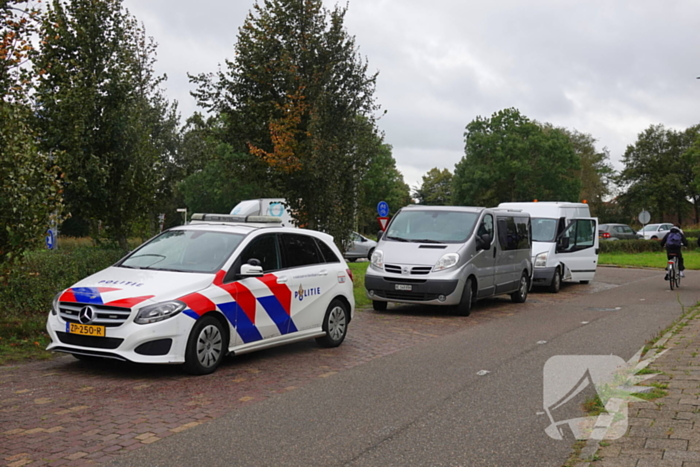 Bus met gehandicapten klapt achterop andere bestelbus