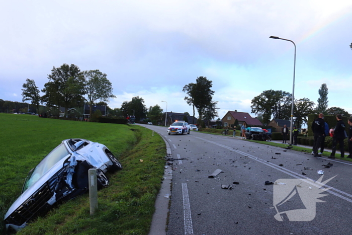 Ravage na botsing tussen drie auto's