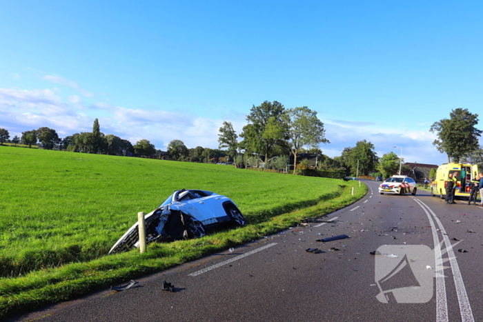 Ravage na botsing tussen drie auto's