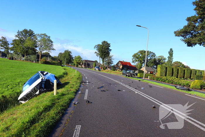 Ravage na botsing tussen drie auto's