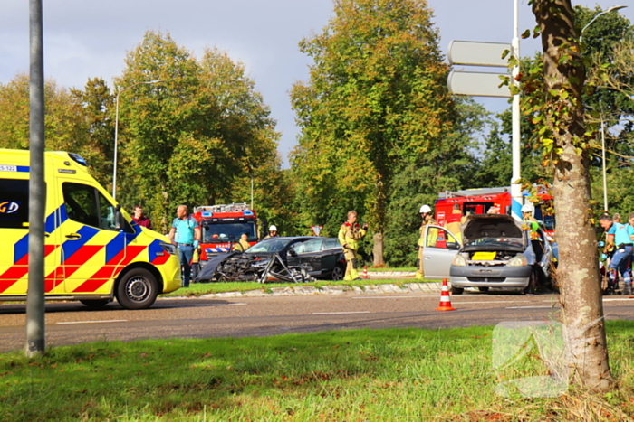 Beknelde bestuurder bevrijdt na harde botsing