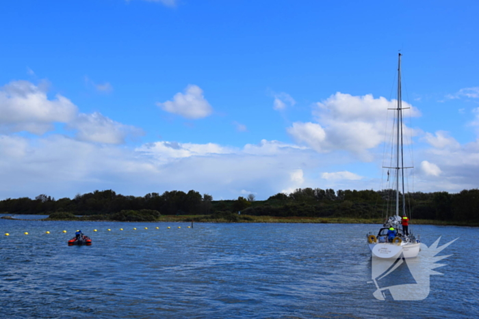 Personenauto te water door vergeten handrem