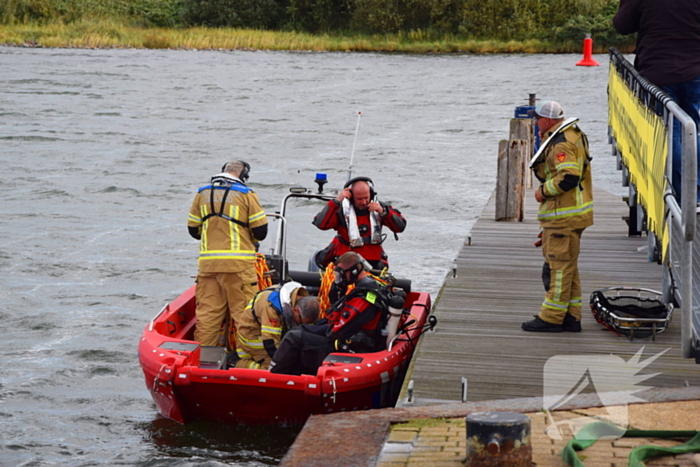 Personenauto te water door vergeten handrem