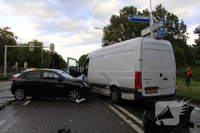 Schades na botsing tussen bezorger en automobilist