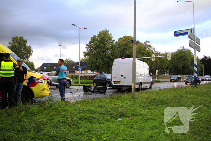 Schades na botsing tussen bezorger en automobilist