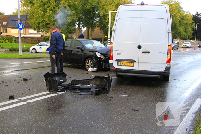 Schades na botsing tussen bezorger en automobilist