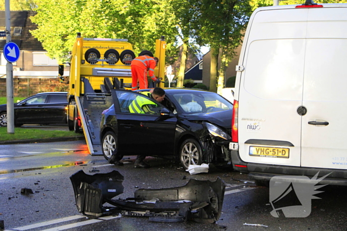 Schades na botsing tussen bezorger en automobilist