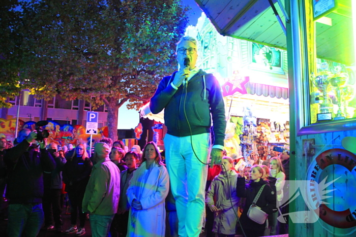 Twee minuten stilte op kermis wegens overlijden Hans van Tol