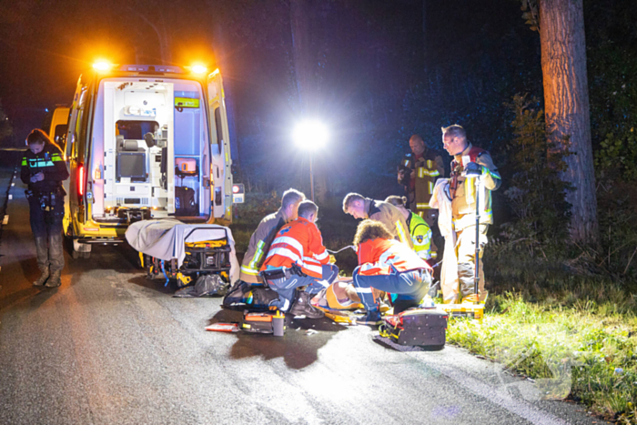 Auto vat vlam na ongeval, bestuurder zwaargewond