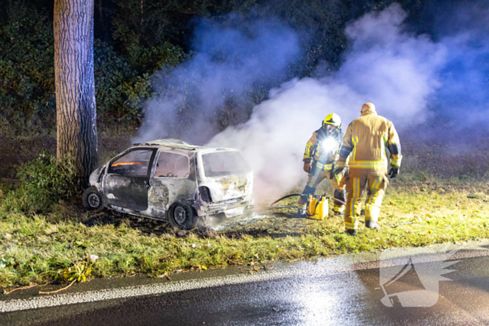 Auto vat vlam na ongeval, bestuurder zwaargewond