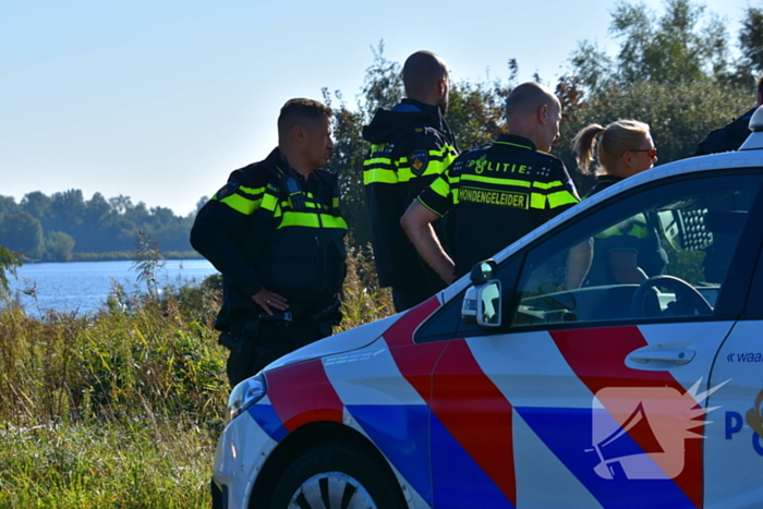 Meerdere hulpdiensten zoeken op land, water en vanuit de lucht