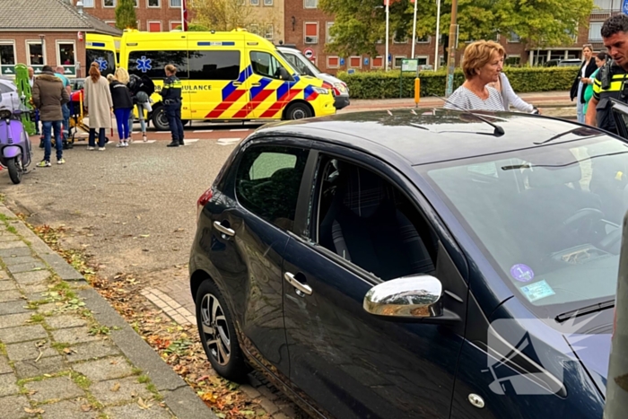 Scooterrijder en automobilist met elkaar in botsing