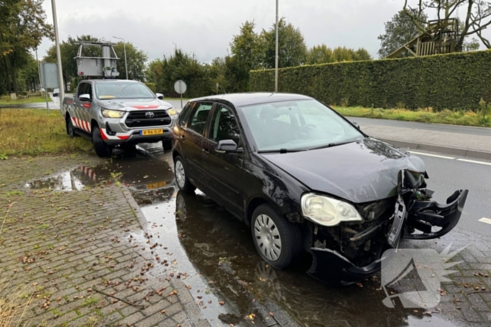 Auto die net van garage komt krijgt zelfde storing en vliegt uit de bocht