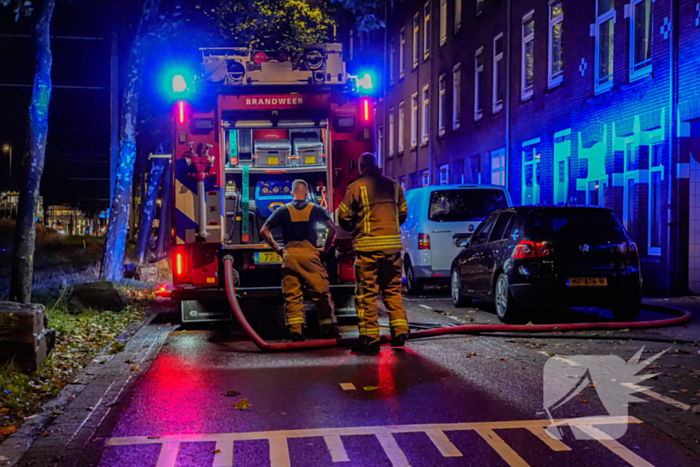 Afvalbrand zorgt voor rookoverlast in woning