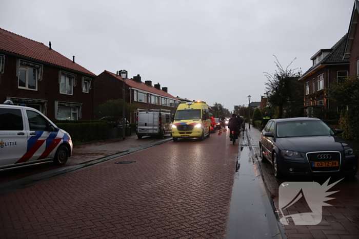 Automobilist ziet scooterrijdster over het hoofd