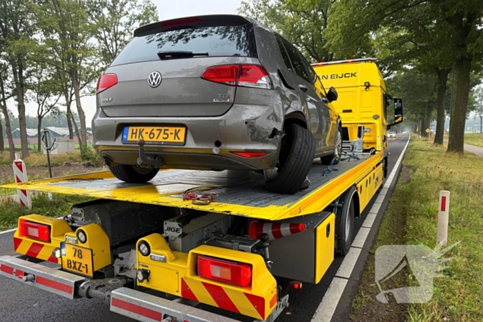 Personenwagens zwaar beschadigd bij botsing