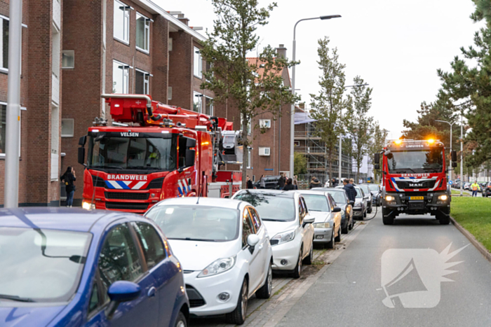 Brandweer blust brand in appartement