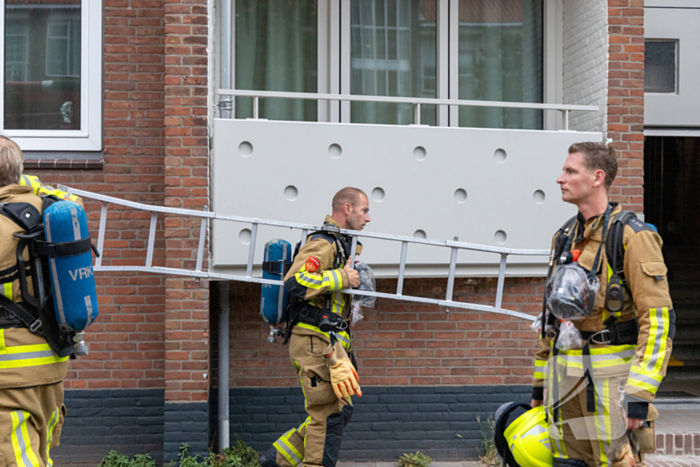 Brandweer blust brand in appartement