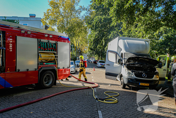 Brand in motorcompartiment van bakwagen