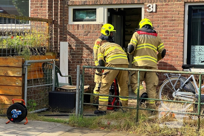 Brand in woonkamer snel onder controle