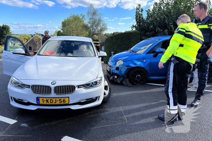 Schade na botsing tussen twee voertuigen