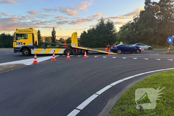 Twee voertuigen fiks beschadigd bij aanrijding