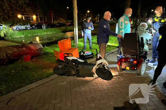 Scootmobieler aangereden door bezorger