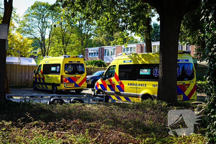 Patiënt met politie en trauma-arts naar ziekenhuis begeleid