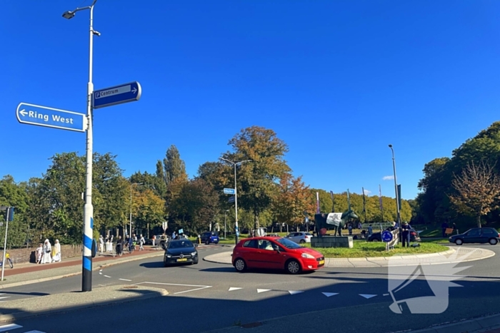 Aandacht vragende demonstranten hinderen verkeer