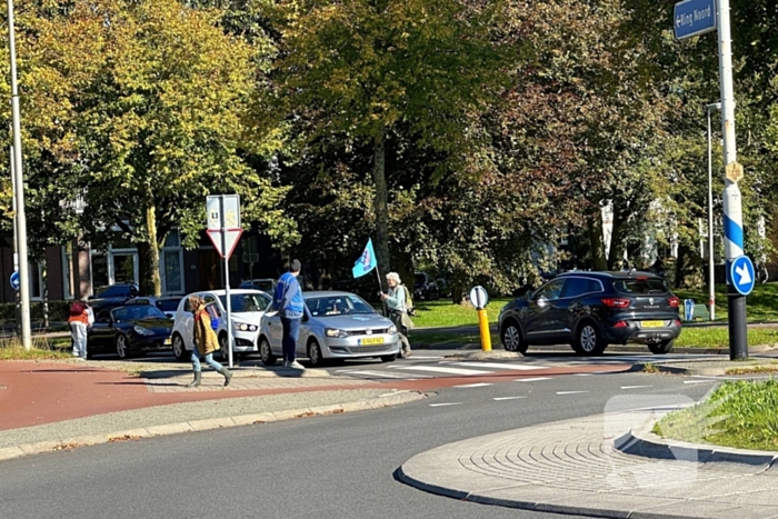 Aandacht vragende demonstranten hinderen verkeer