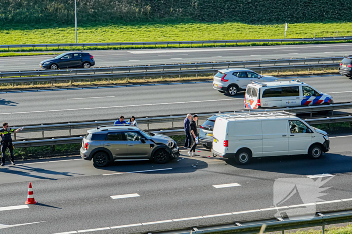 Rijbanen afgesloten wegens ongeval met meerdere voertuigen