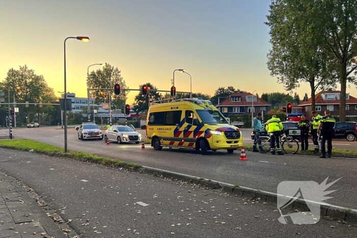 Bezorger op fiets gewond bij aanrijding met auto