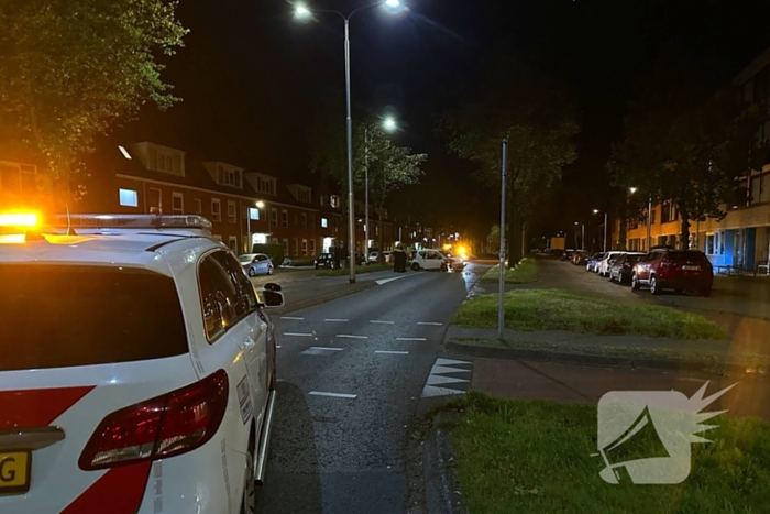 Automobilist botst frontaal op boom