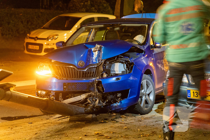 Geparkeerde auto loopt flinke schade bij ongeval